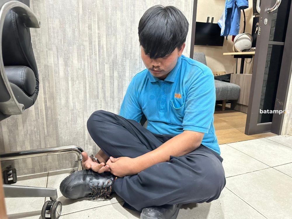 Pelaku pemerasan mantan pacar saat ditangkap polisi.