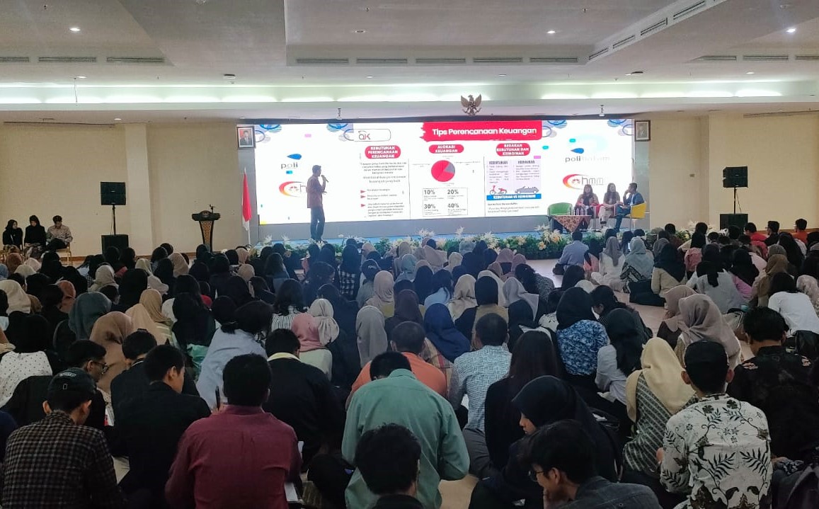 Otoritas Jasa Keuangan (OJK) menggelar seminar peningkatan  literasi keuangan generasi  muda di kampus Politeknik Negeri Batam.