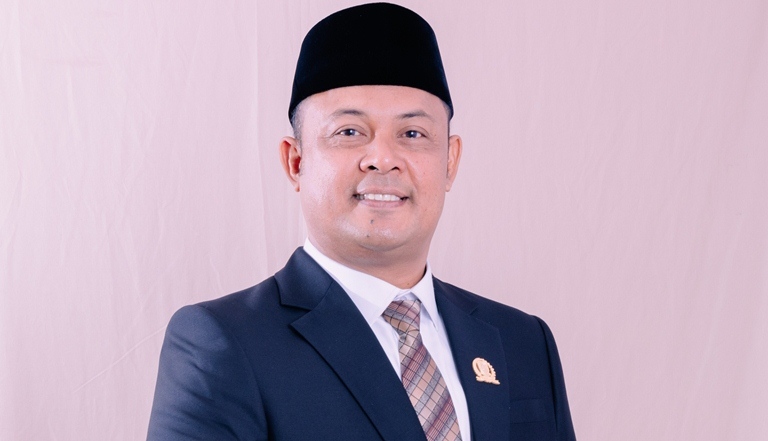 Politisi Partai Gerakan Indonesia Raya (Gerindra), Iman Sutiawan ditetapkan sebagai Ketua DPRD Provinsi Kepri priode 2024-2029 mendatang.