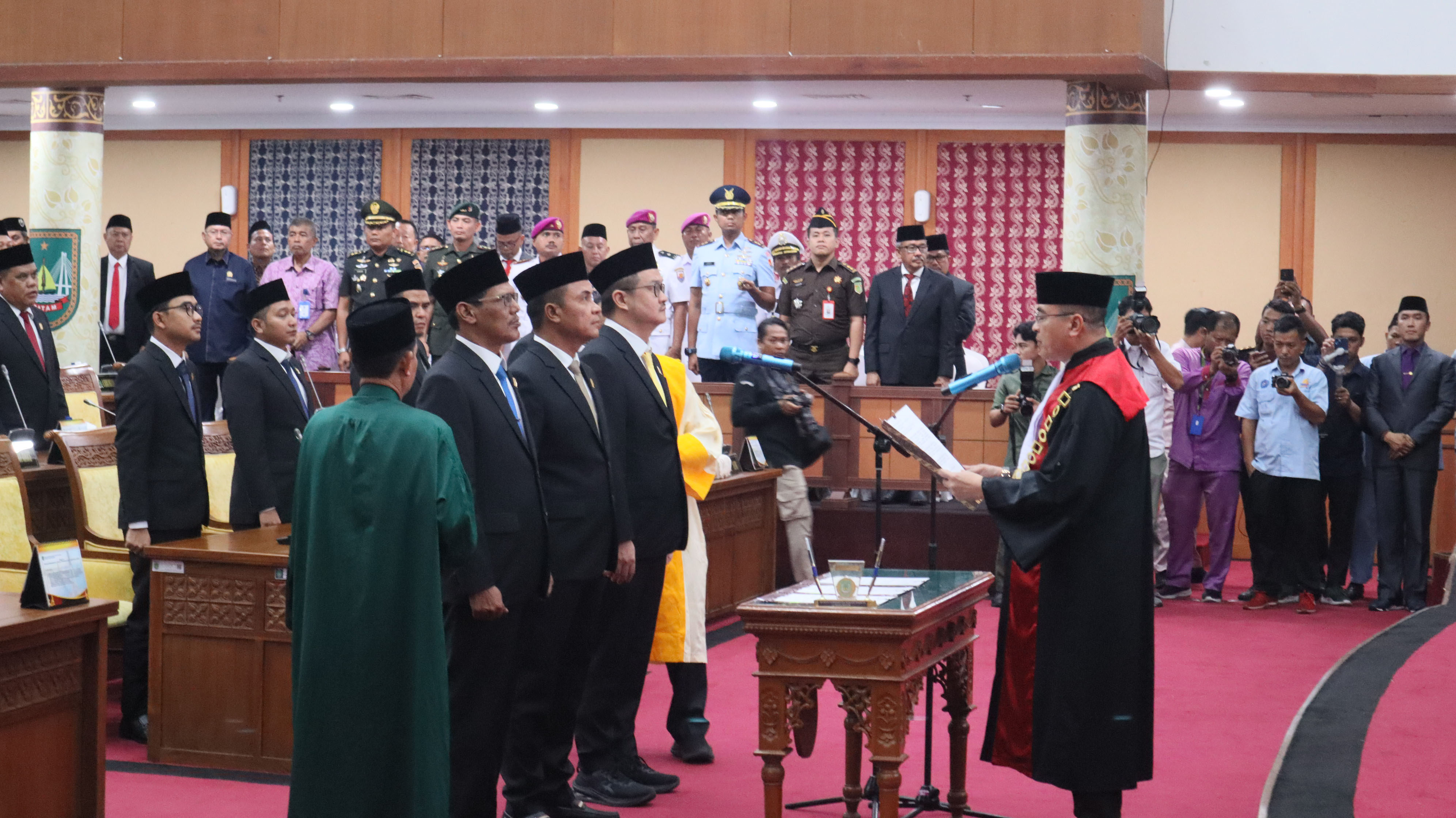Ketua Pengadilan Negeri Batam melantik pimpinan DPRD Kota Batam masa jabatan 2024-2029, Rabu (25/9). F Cecep Mulyana/Batam Pos