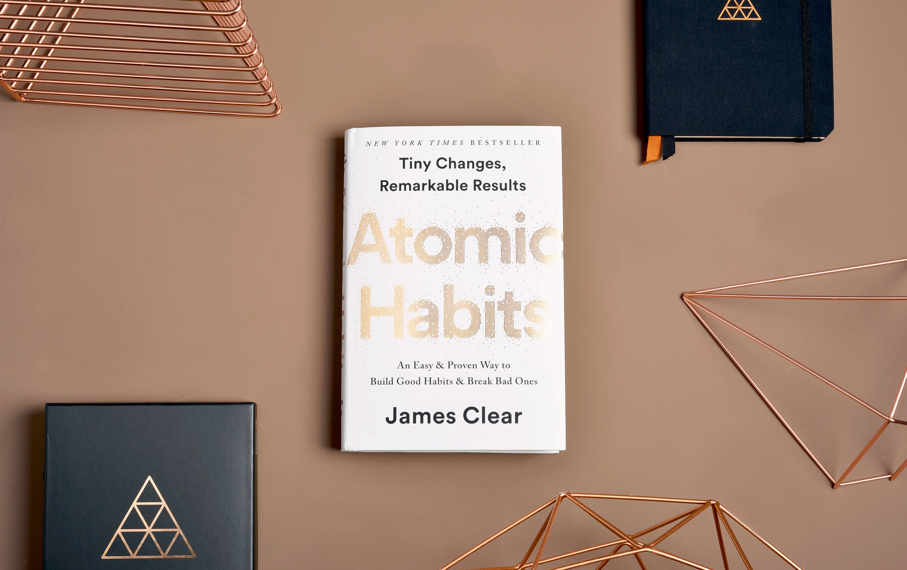 BUKU Atomic Habits karya James Clear