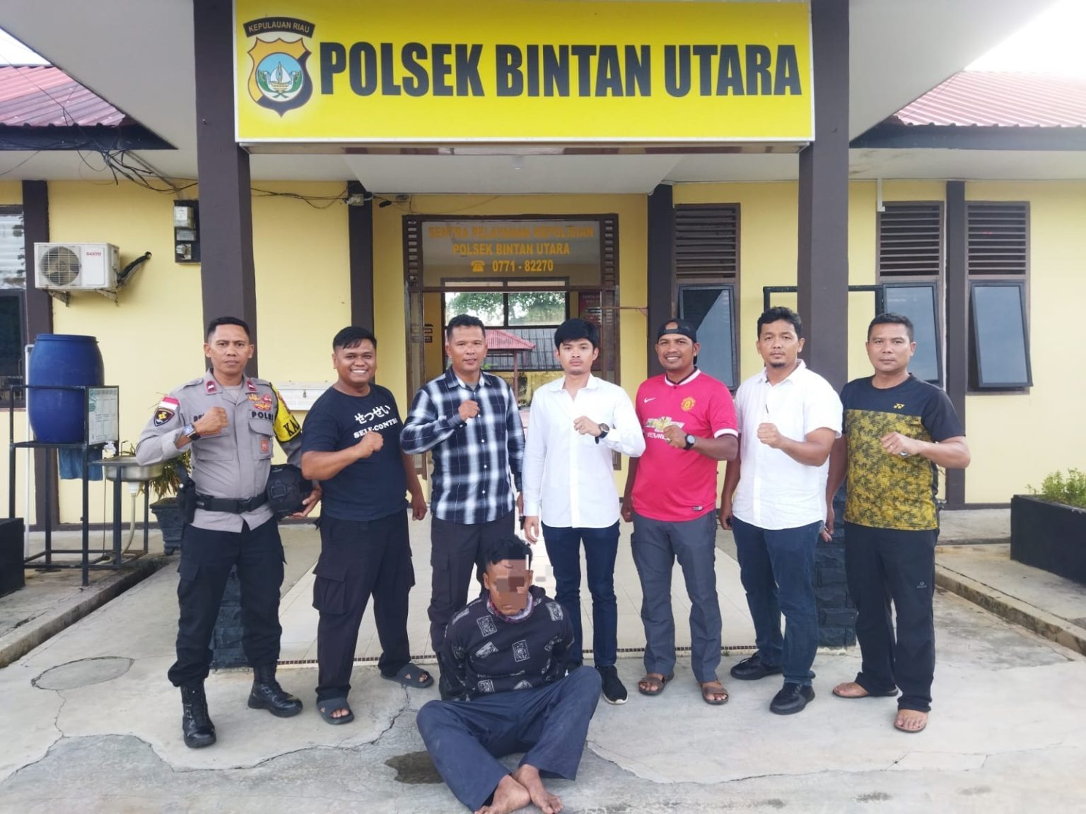 Anggota Unit Reskrim Polsek Bintan Utara mengamankan satu pelaku pencurian dengan modus pecah kaca di Batam, yang ditangkap di daerah Lobam Bestari, Kecamatan Seri Kuala Lobam, Bintan, Senin (30/9)