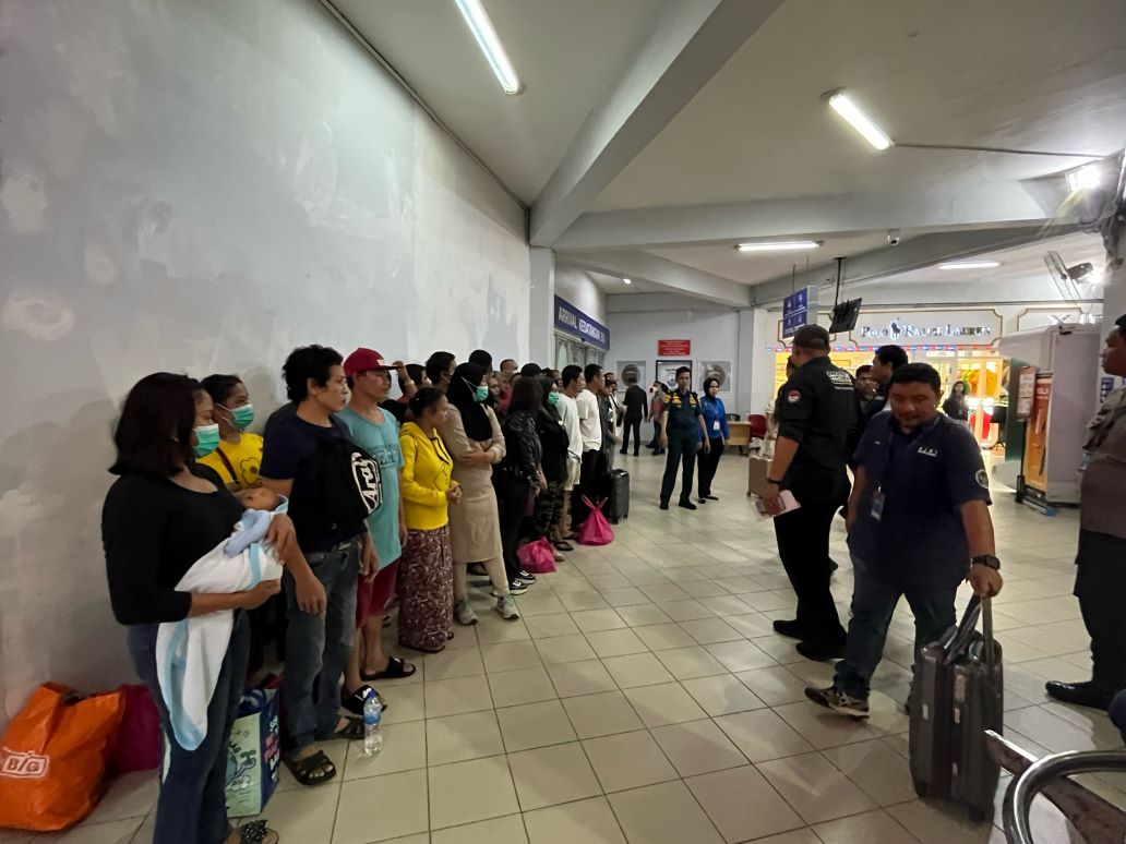 WNI yang dideportasi dari Malaysia tiba di Pelabuhan Batamcenter.