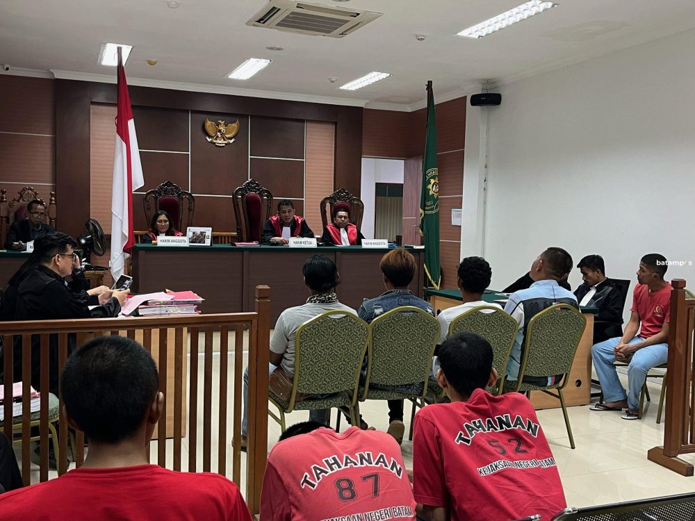 Terdakwa Yopi Yusnadi menjalani sidang dengan agenda keterangan saksi di PN Batam, Rabu (2/10).