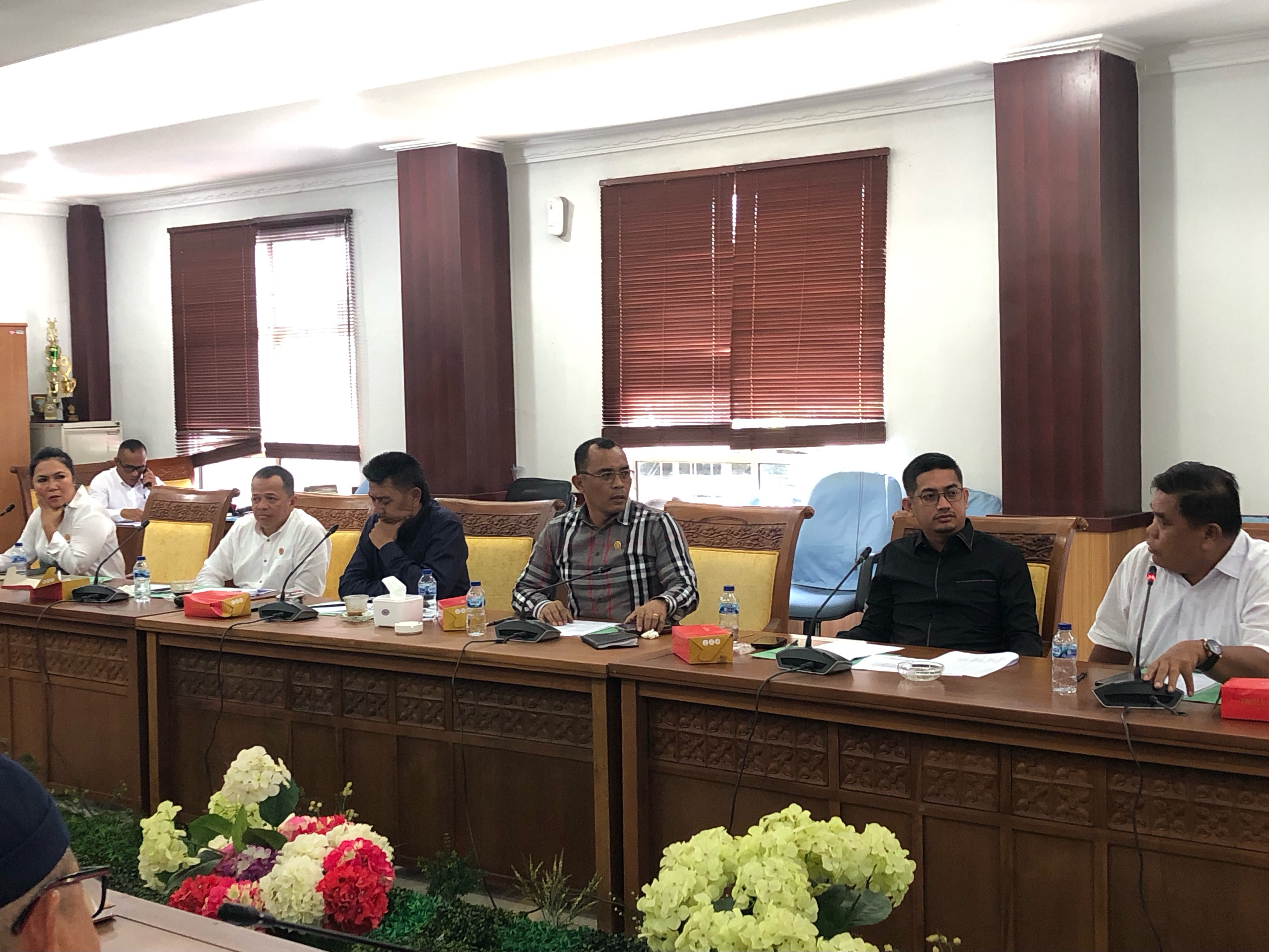Komisi II DPRD Batam menggelar Rapat Dengar Pendapat (RDP) bersama Dinas Koperasi Kota Batam, Senin (7/10).