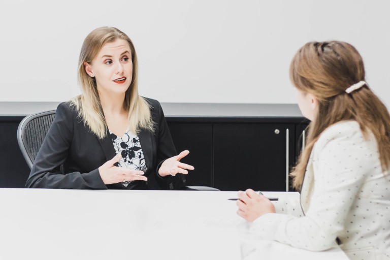 llustrasi. Sikap tenang dan lebih banyak mendengarkan agar tidak diremehkan. (f.mercatus.org)