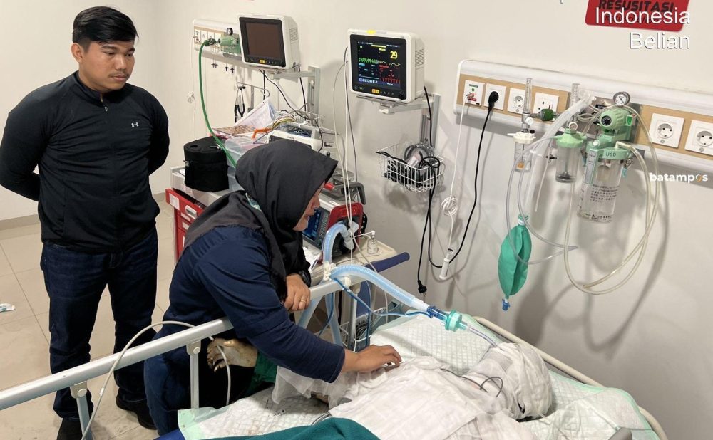 Driver ojol yang menderita luka bakar saat menjalani perawatan di rumah sakit.