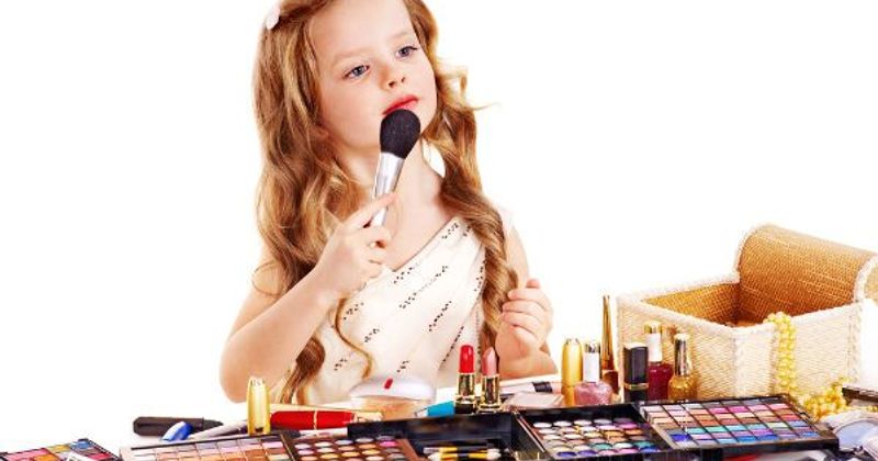 Ilustrasi. Ketika anak mulai mencoba makeup, pilihlah yang aman dan sesuai.