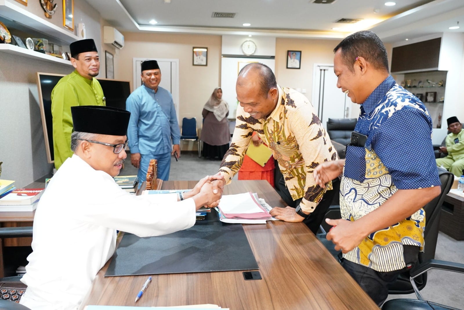 Pemberian bantuan dana hibah untuk rumah ibadah yang dilangsungkan oleh Pemko Batam, lewat Sekda Jefridin.