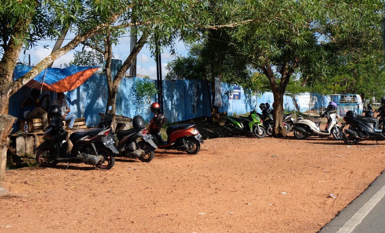 Lokasi parkir Jalan Aisyah Sulaiman Tanjungpinang, Selasa (15/10).