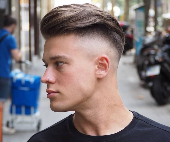 Iliustrasi. Undercut, gaya rambut pria yang diprediksi kembali tren di tahun 2025.