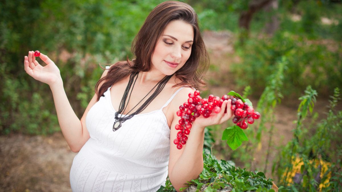 Iliustrasi. Untuk memastikan kesehatan ibu dan janin, perlu diperhatikan saat mengkonsumsi anggur.