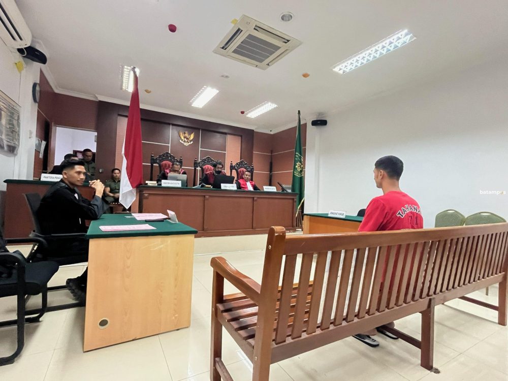 Nur Faisal Shah, warga negara Singapura menjalni sidang di Pengadilan Negeri Batam, Kamis (24/10).