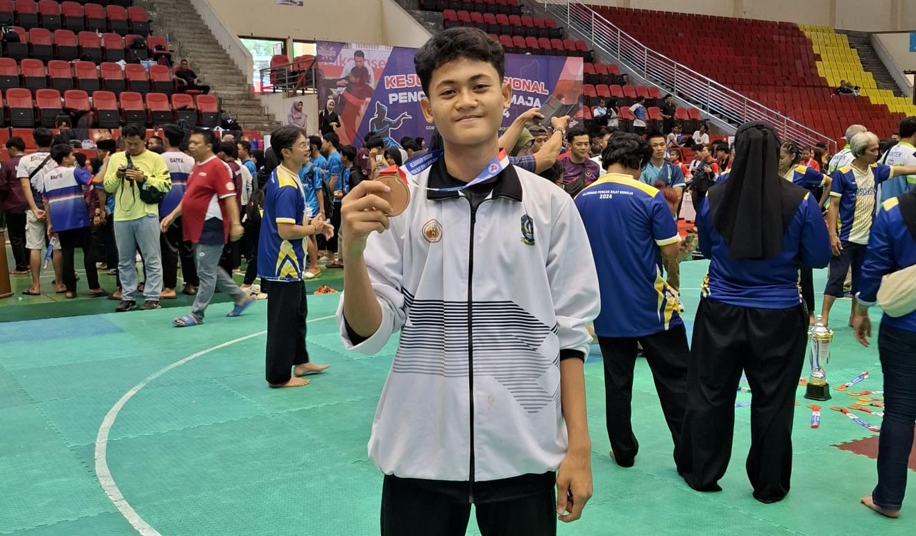 Pesilat Muda Bintan, Panji Mahardika berhasil membawa pulang medali perunggu di Kejuaraan Nasional Pencak Silat Remaja di Semarang.