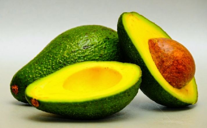 Alpukat, salah satu buah yang konsumsinya perlu dibatasi penderita asam urat.