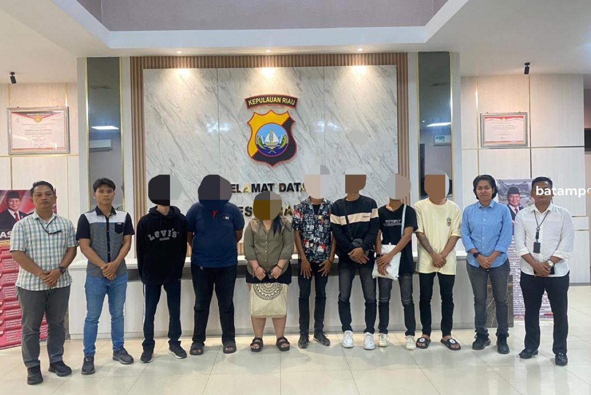 Polsek Kawasan Bandara Hang Nadim Batam menahan dua tersangka dan mengamankan empat korban Calon Pekerja Migran Indonesia (CPMI) yang bakal dipekerjakan ke luar negeri secara non prosedural.