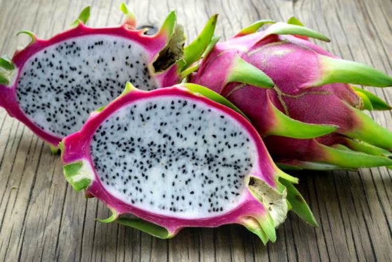 Tidak hanya daging, kuli buah naga pun berkhasiat untuk kesehatan.