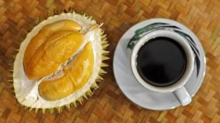 Ilustrasi. Makan buah durian dan suguhan kopi dapat meningkatkan tekanan darah.