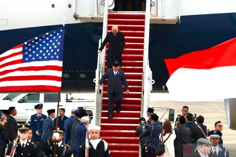 Presiden Prabowo Subianto saat tiba di Maryland, Amerika Serikat, Minggu (10/11/2024). Kedatangan Presiden Prabowo ke AS untuk bertemu dengan Presiden AS Joe Biden. F ant