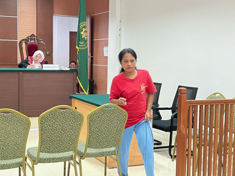 Darwianti, asisten rumah tangga (ART) yang menjadi pesakitan usai mencuri kalung milik majikan.
