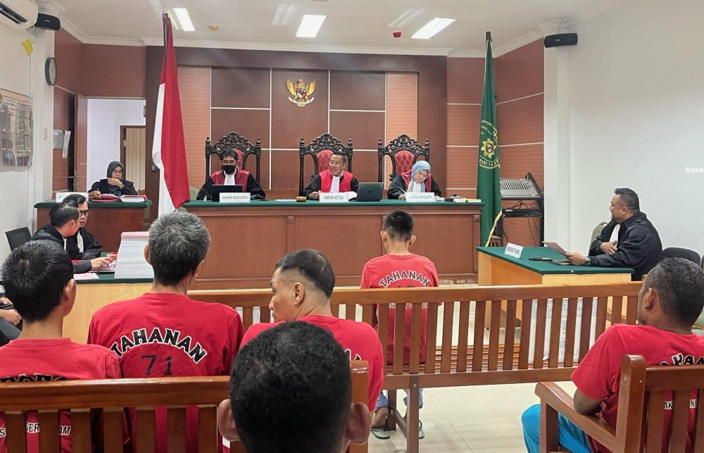 Dengki saat menjalani sidang di Pengadilan Negeri Batam, Senin (18/11).