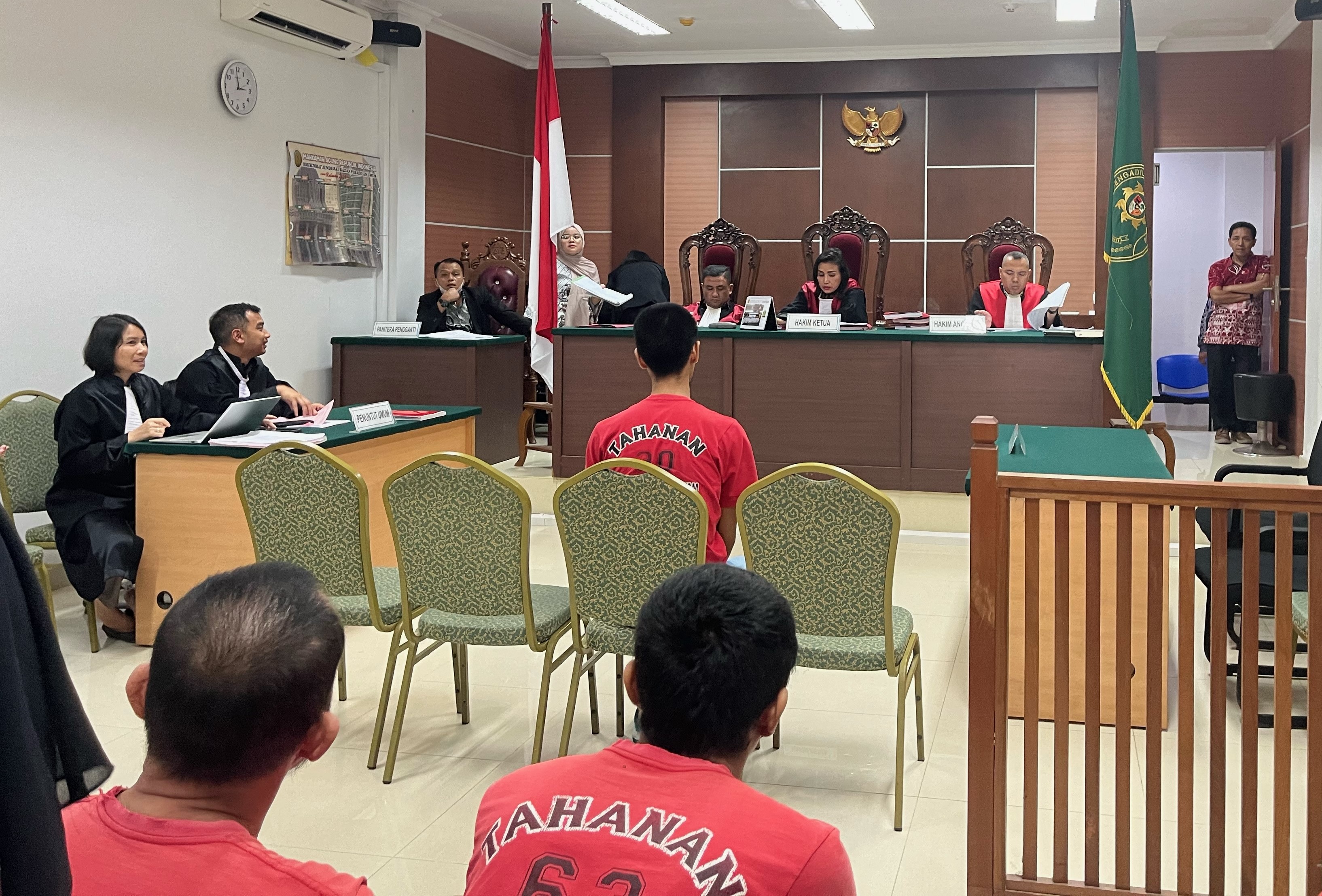 Rudi menjalani sidang tuntutan di Pengadilan Negeri Batam, Kamis (21/11).