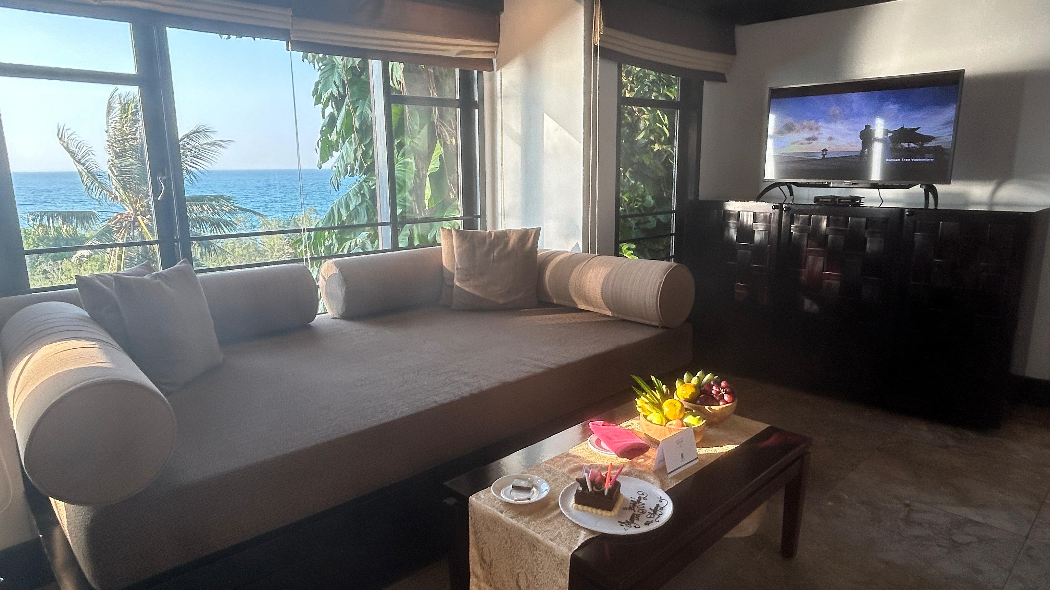 PEMANDANGAN Laut China Selatan dari kamar tipe Ocean Villa on The Rock di Banyan Tree Resort, Bintan.