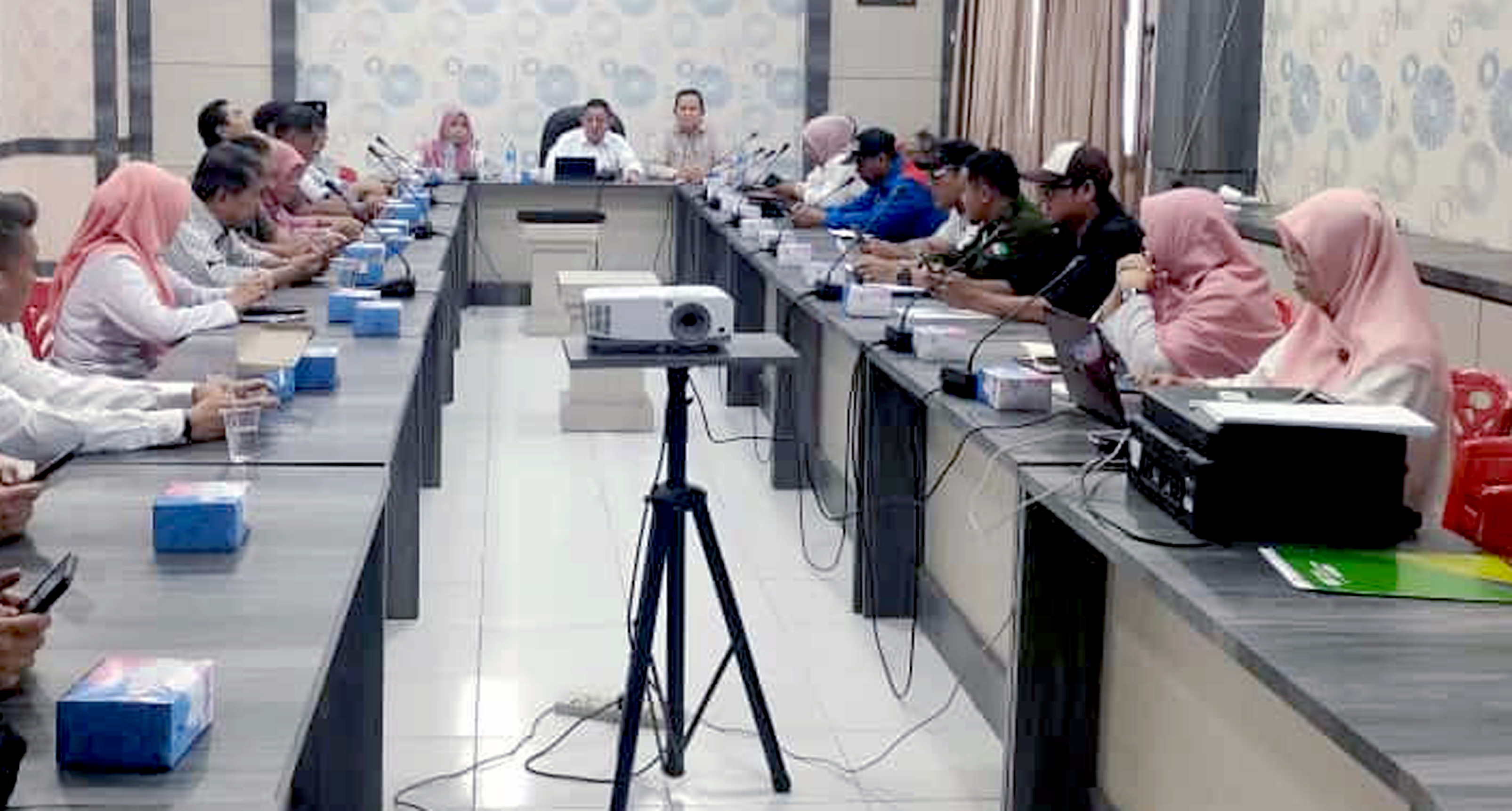 Pembahasan UMK karimun 2025 berjalan lancar di Gedung Sugie Komplek Perkantoran Pemkab Karimun.