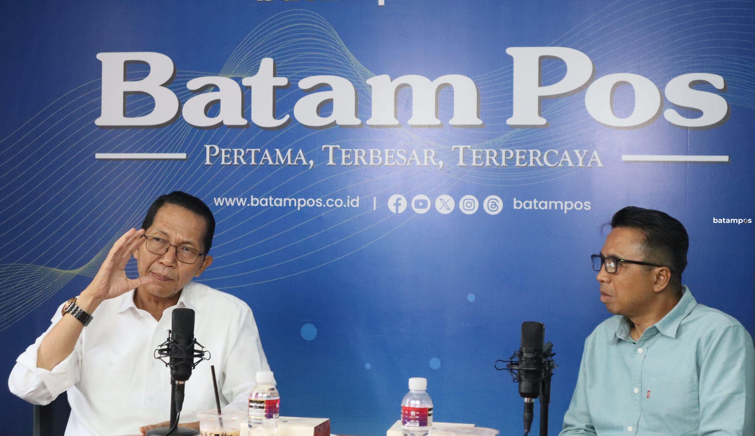 Wakil Walikota Batam Amsakar Achmad memberikan pemaparan saat menjadi narasumber pada podcast Batam Pos, Selasa (10/12).