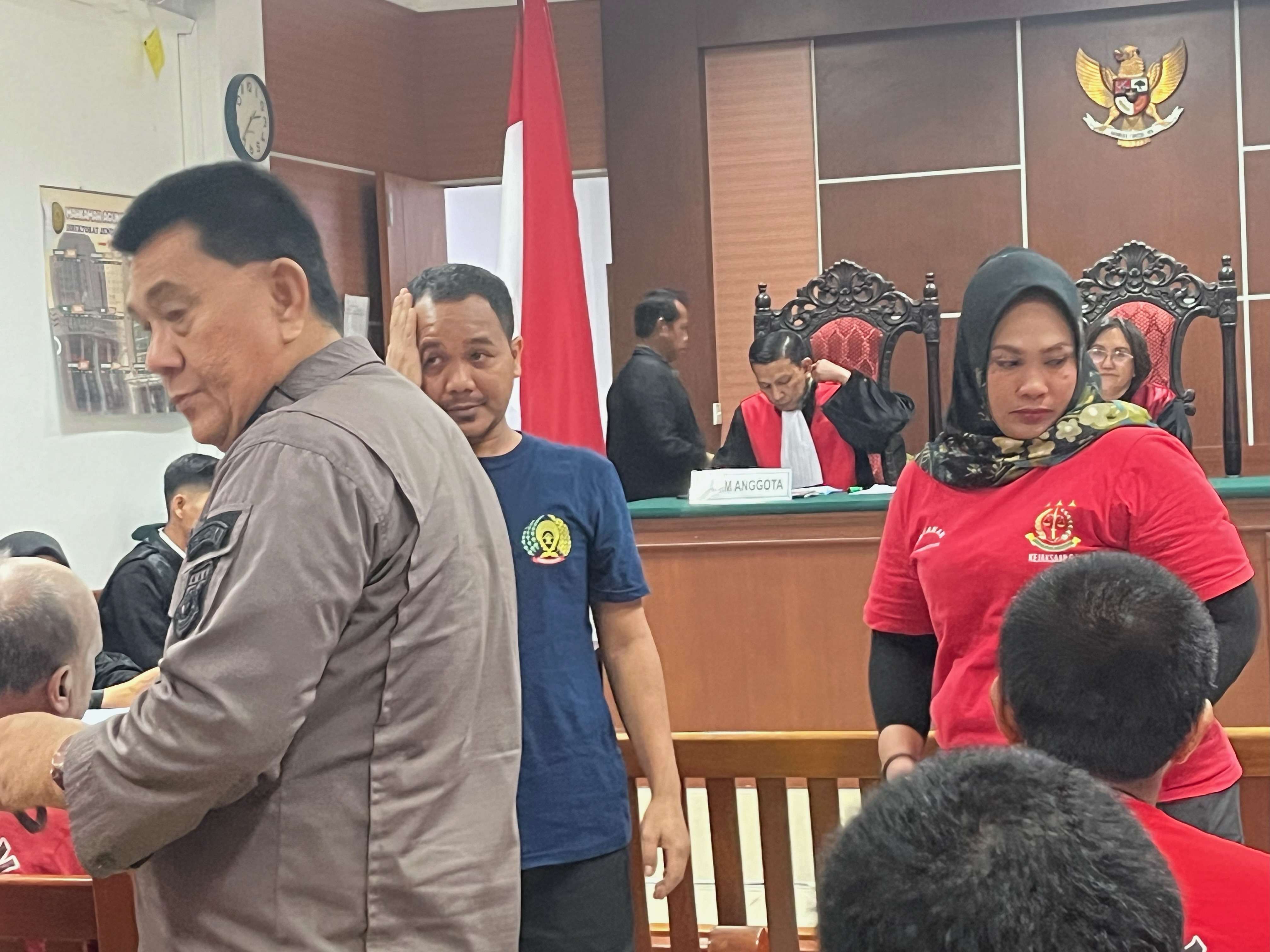 Muhammad Ikram dan Nurhidayanti, pasangan suami istri terdakwa kasus TPPU Narkoba saat sidang di PN Batam, Kamis (12/12).