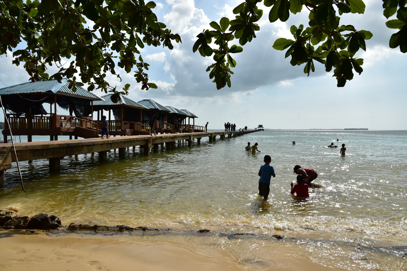 Ilustrasi. Pesona Pantai Tanjung Siambang, Tanjungpinang menawarkan pengalaman menarik bagi pengunjung.