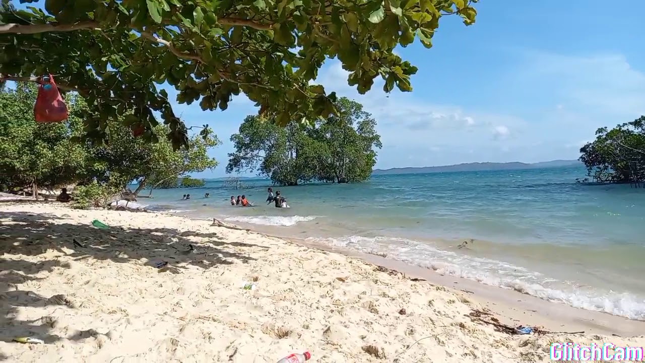 Pantai Pulau Sugi, Kecamatan Moro menyimpan pesona alam bahari yang memikat bagi pengunjung.