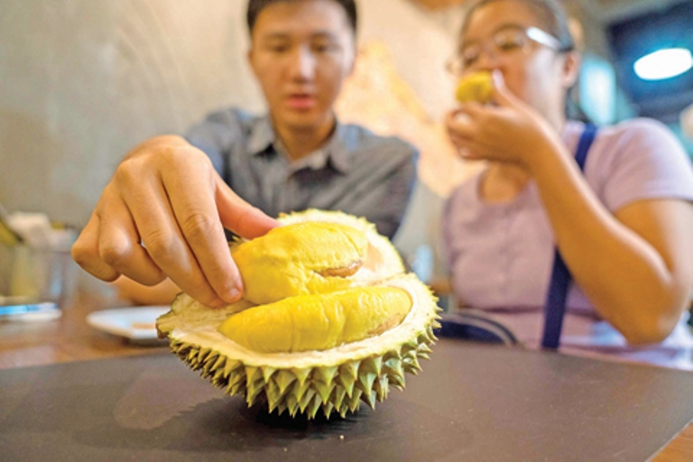 Ilustrasi. Di balik rasanya yang lezat, ada larangan mengkonsumsi makanan setelah makan durian karena efek buruk bagi kesehatan.