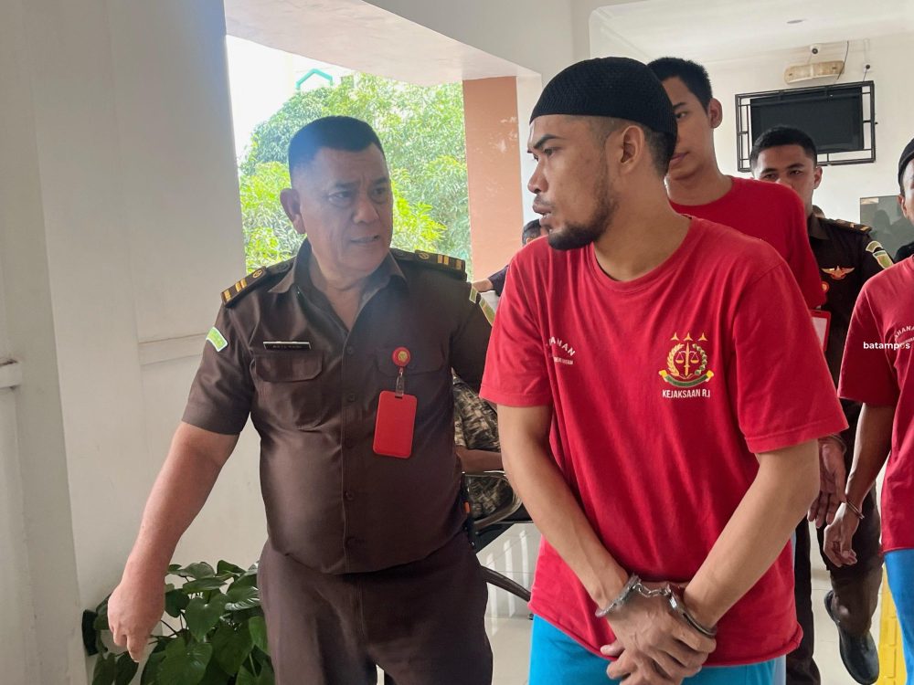 Ali Rokan saat di Pengadilan Negeri Batam, Senin (6/1).