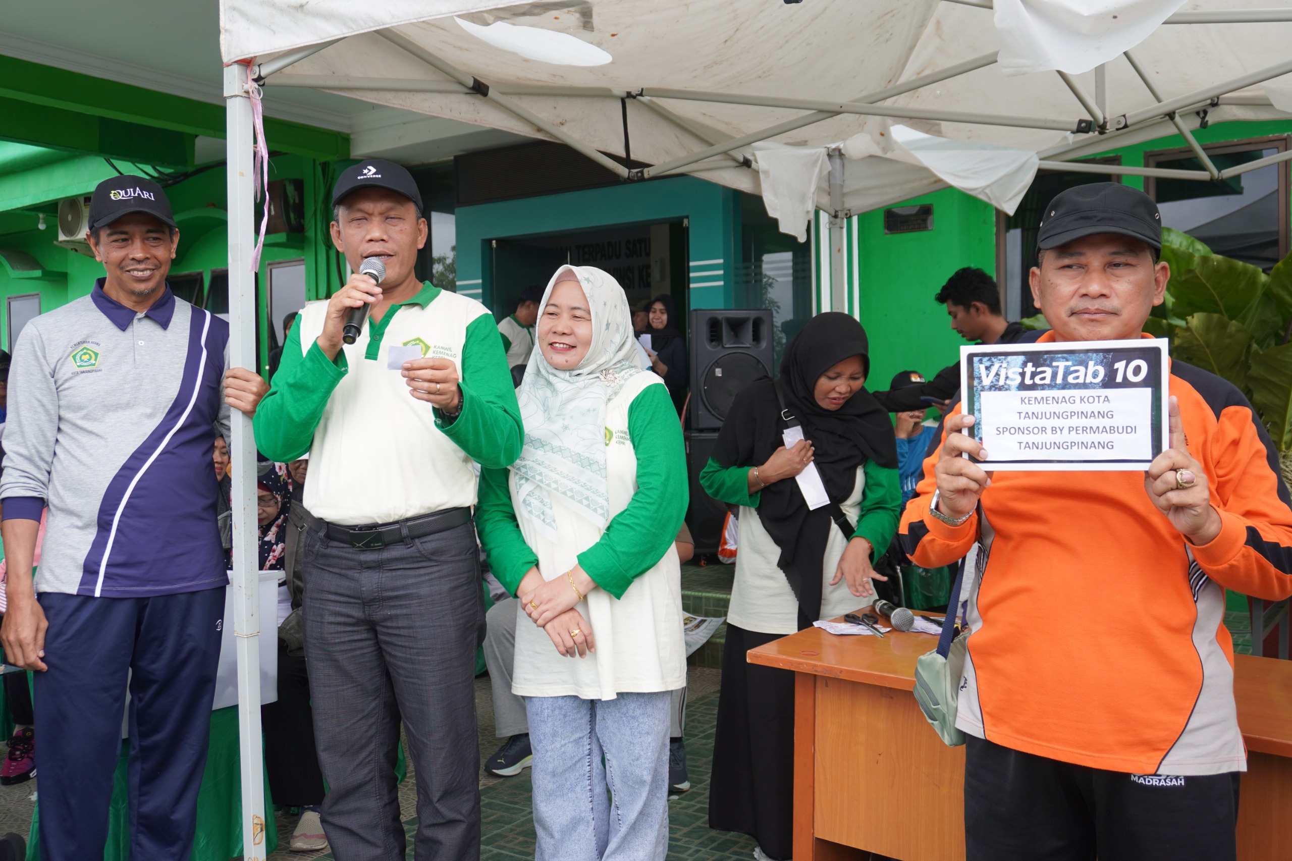 Pembagian doorprize saat HAB 79 Kemenag.