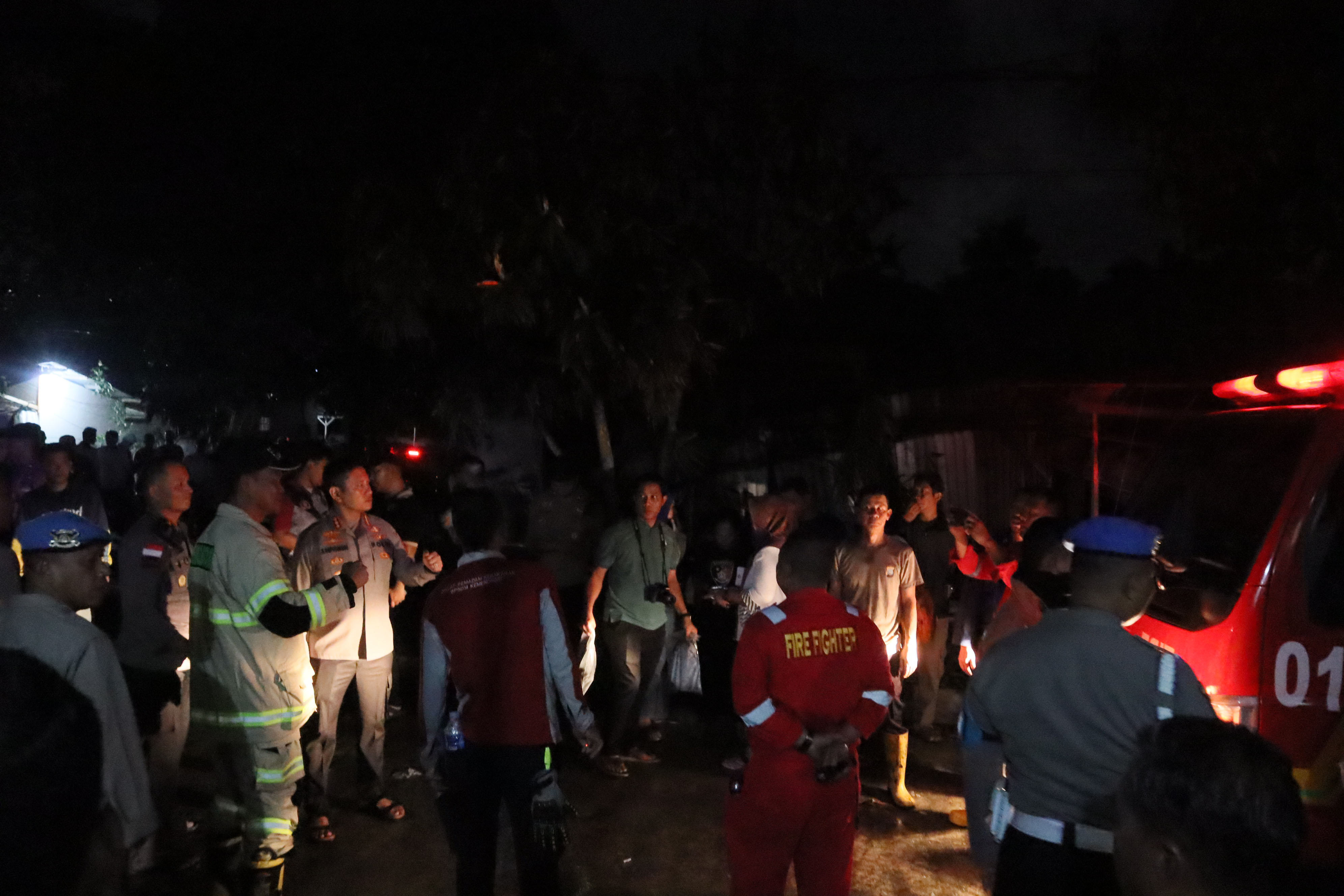 Api  yang membakar empat rumah di Asrama Polresta Barelang berhasil dipadamkan, Rabu (22/1).