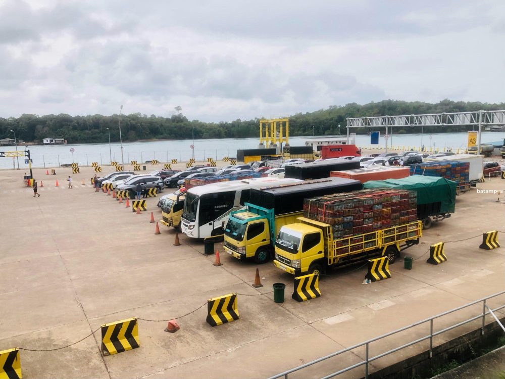 Situasi  di Pelabuhan ASDP Telaga Punggur Batam, Senin (27/1) terpantau ramai lancar.
