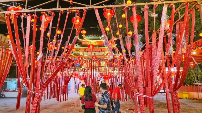 Klenteng Cetiya Vidya Saga Meral Kota, Kabupaten Karimun menyambut ritual Sembahyang Dewa Langit.