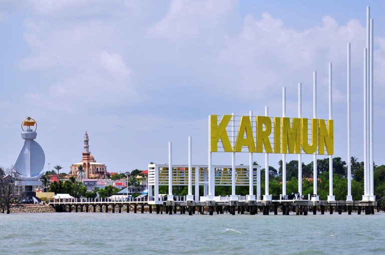 Karimun,  salah satu kabupaten di Kepulauan Riau yang memiliki sejarah panjang terkait nama hingga perekonomian.