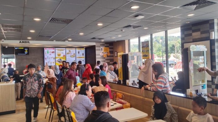 Suasana gerai terbaru McDonald&rsquo;s yang berlokasi di Jl. Brigjen Katamso, Tanjung Uncang, Batuaji.