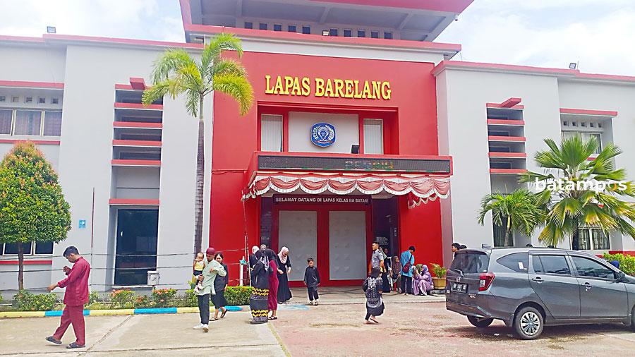 Ilustrasi. Warga mengunjungi kerabatnya yang menjadi warga binaan di Lapas Barelang.