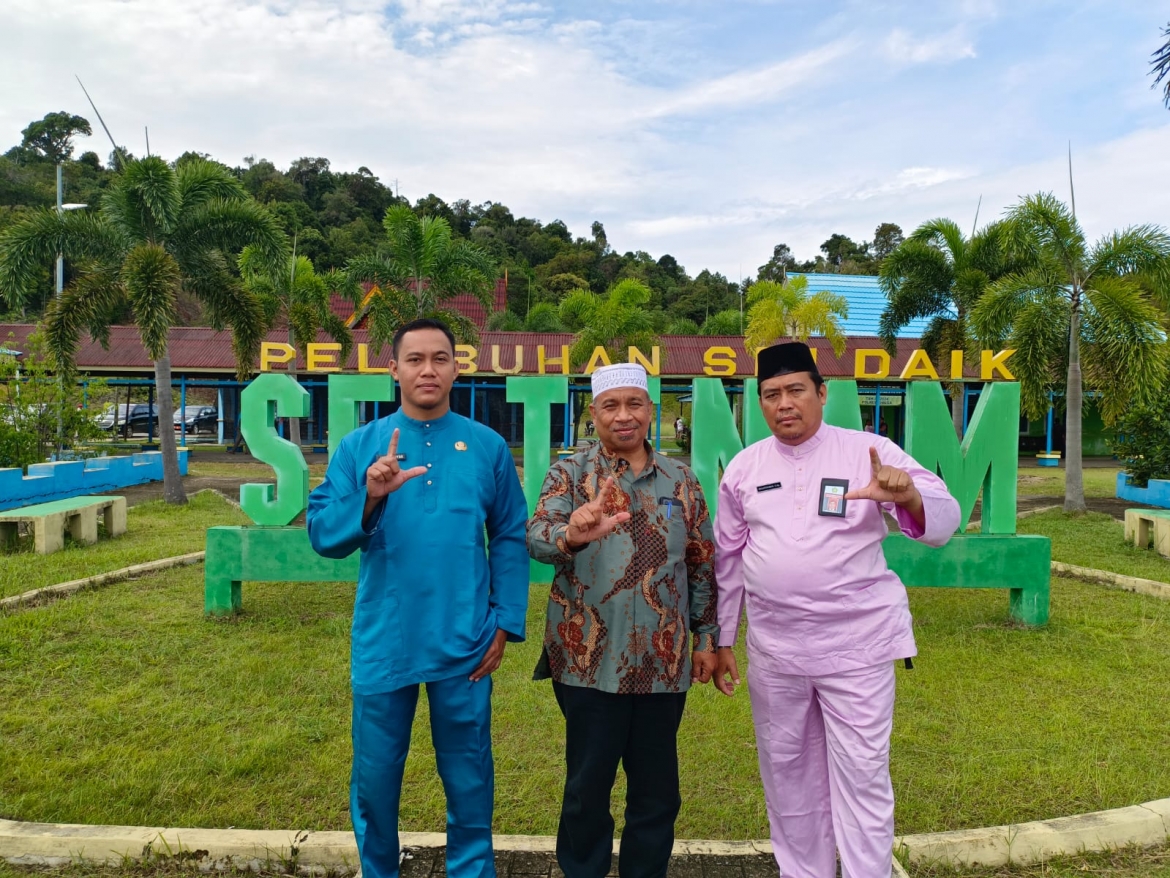 Tim Layanan Terapung (Lentera) dari Kemenag Lingga dan Pengadilan Agama Dabo Singkep saat meninjau Lokasi Pelaksanaan Sidang Isbat Nikah Pelabuhan Sungai Tenam Kecamatan Lingga, Rabu (13/3).