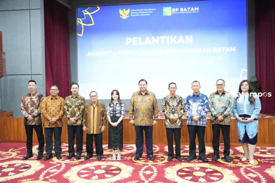 Menko Airlangga Hartarto usai melantik tujuh Anggota/Deputi di lingkungan BP Batam pada Kamis (13/3/2025).