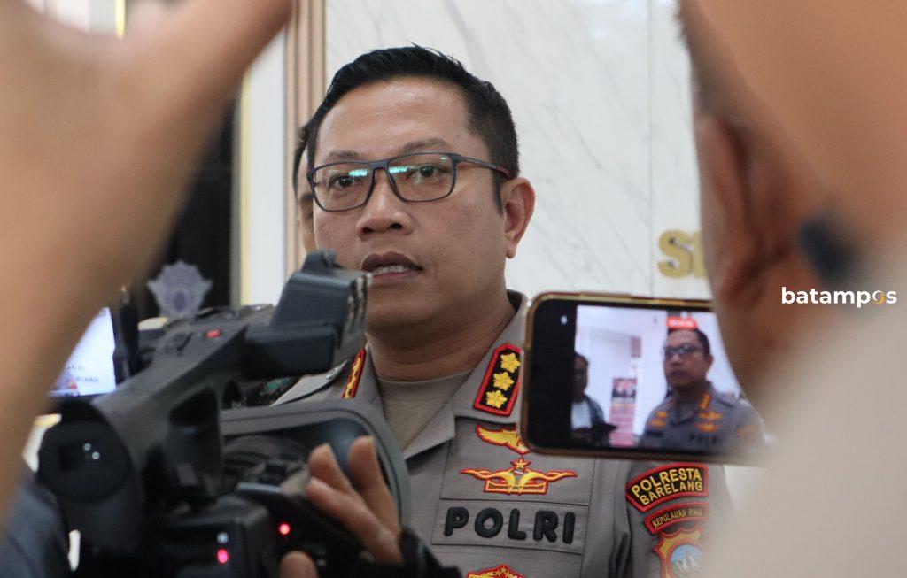 Kapolresta Barelang Kombes Pol Heribertus Ompusunggu memberikan keterangan kepada media. F Cecep Mulyana/Batam Pos