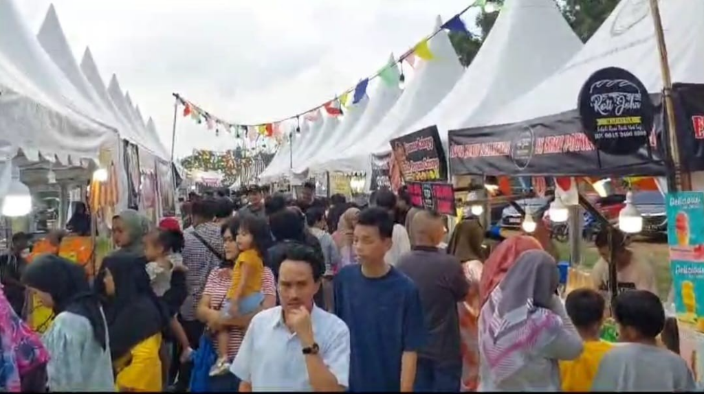 Suasana pasar Ramadan Nagoya.