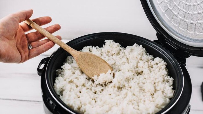 Ilustrasi. Masak nasi menggunakan rice cooker ada batasnya karena akan cepat basi.