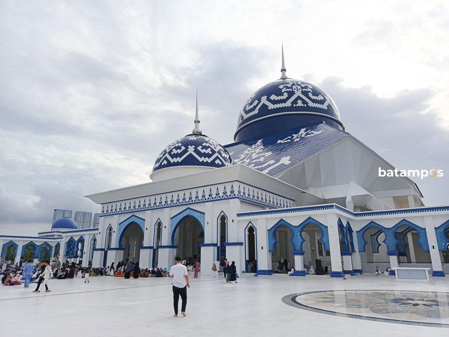 Masjid Agung Raja Hamidah Batam.
