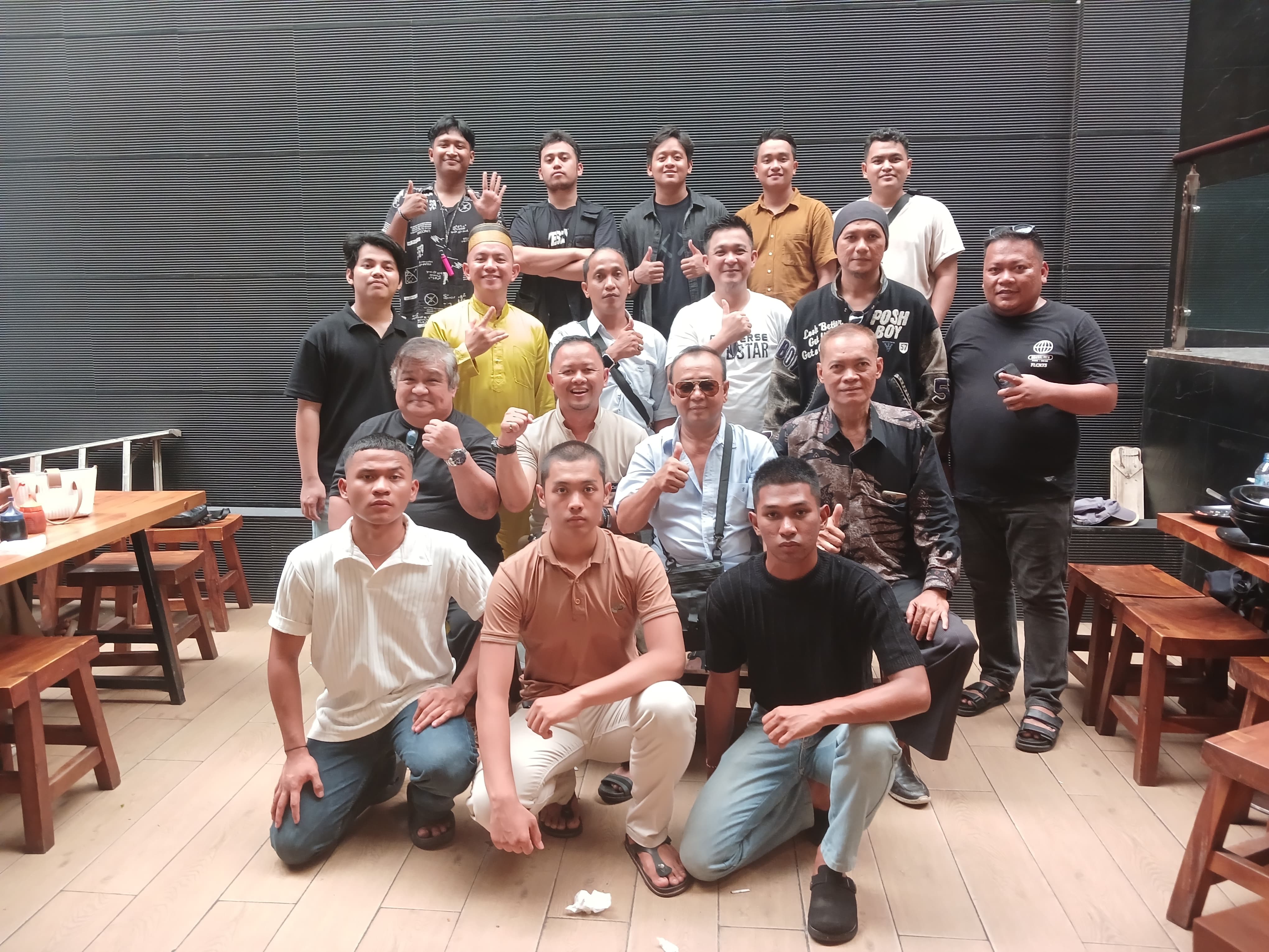 Foto bersama Alumni P3B/BPLP/PIP Semarang yang tergabung dalam Ikatan Alumni Singosari 2-A P3B/BPLP/PIP Semarang yang berdomisili di Zona Karimun Kepulauan Riau usai halal bihalal.