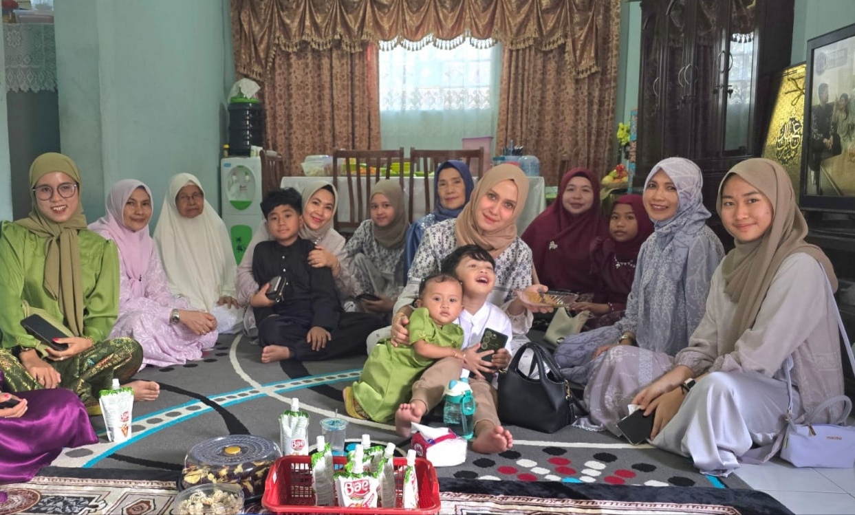 Suasana Halal Bihalal di perumahan Gang Melur Jalan Kemboja Tanjungpinang.