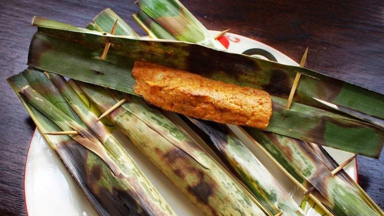 ILUSTRASI. Otak-otak, kuliner khas Pulau Karimun, Kepulauan Riau yang selalu menjadi incaran paska lebaran.